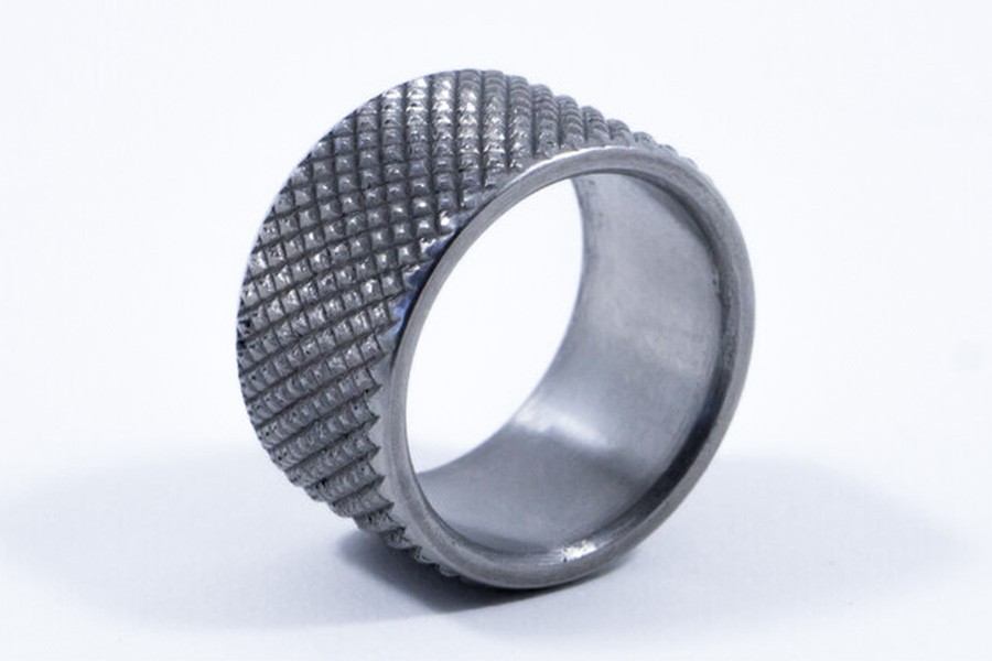Which materials require special knurling parameters?