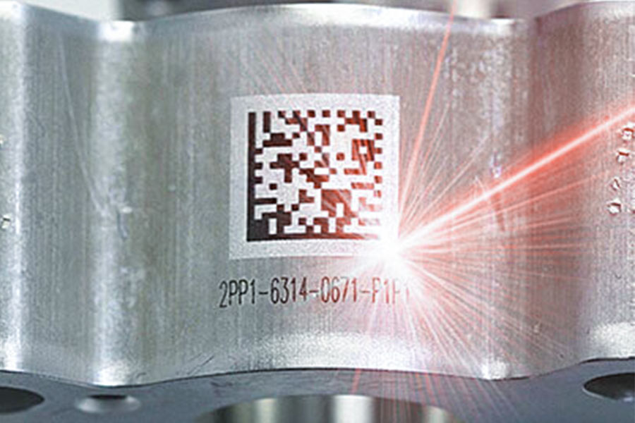 How Do Material Responses Differ Between Etching and Engraving?