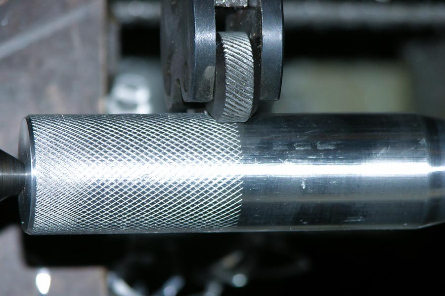 Knurling operation on a lathe: see step by step