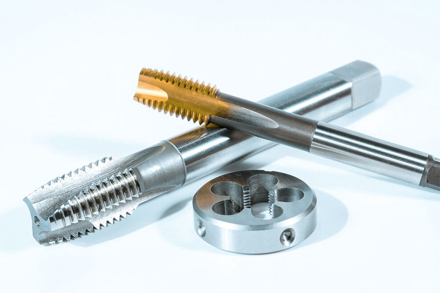 Emergency Manual: How To Turn An Ordinary Bolt Into A Simple Tap